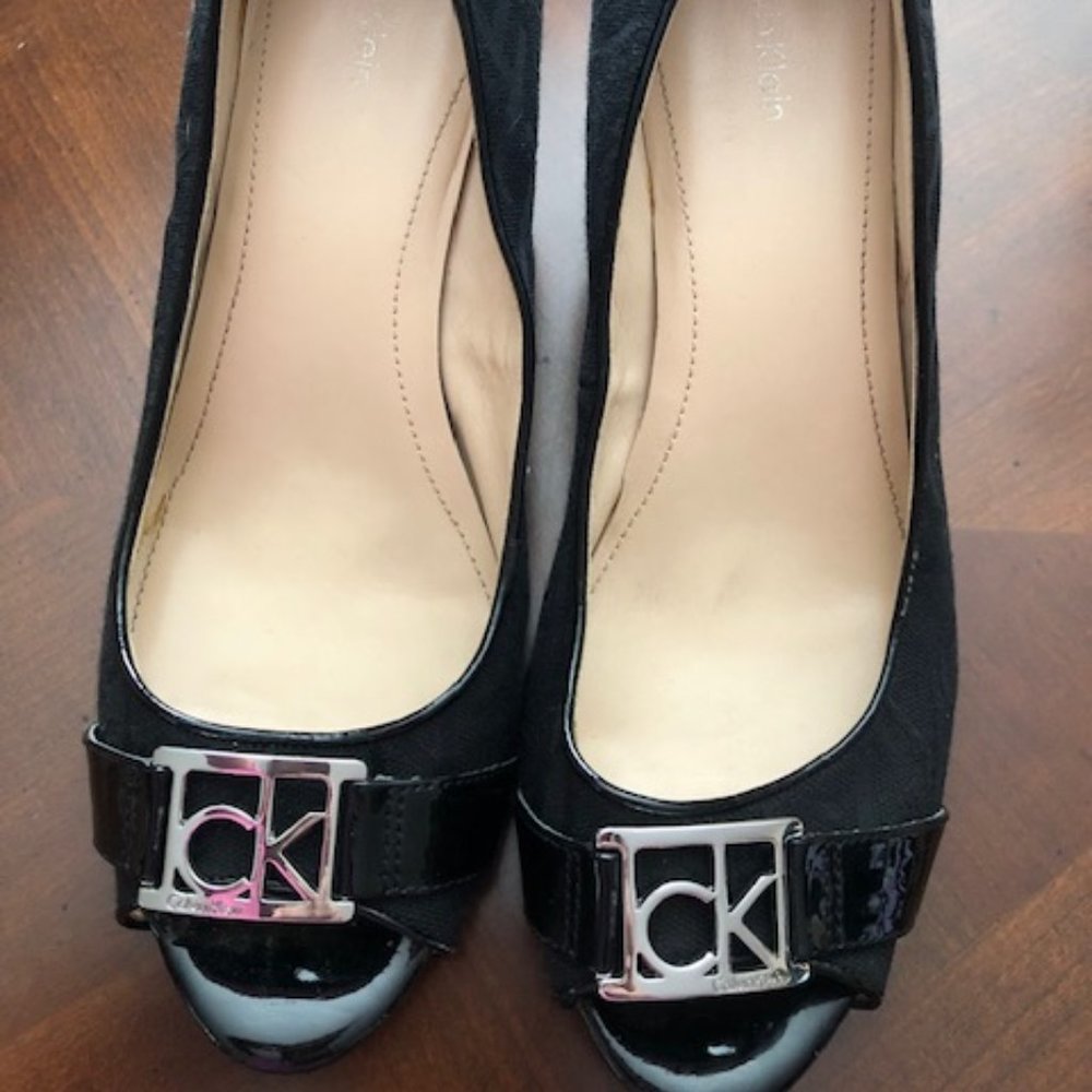 Calvin Klein Womens Black Wedged Heel Open Toe Pump Size 9.5